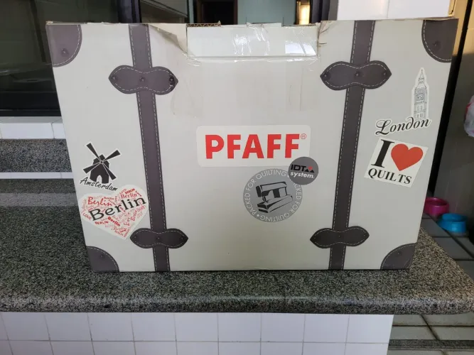 Máquina de costura elétrica PFAFF Passport 2.0