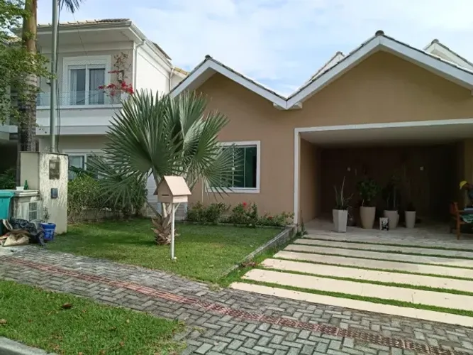 Casa em condomínio fechado afhaville Resende 