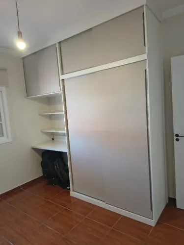 Aluga um quarto individual com banheiro compartilhado 