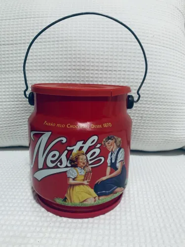 lata decorativa Nestlé vintage , estilo balde /latão de leiteiro, retrô