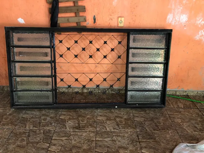 Janela 2,00 X 1,00 com grade protetora