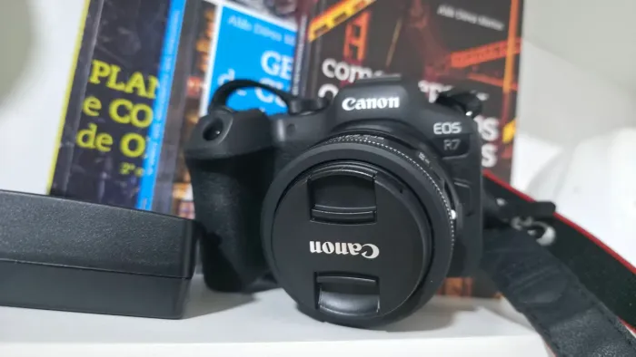 Câmera Canon R7
