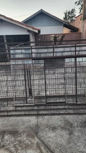 Janelas e grades de ferro