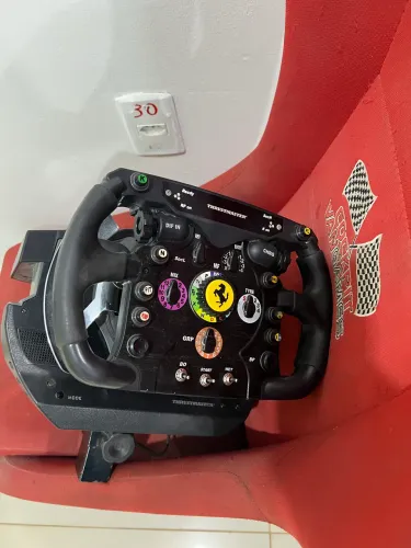 Volante e pedais T500 F1