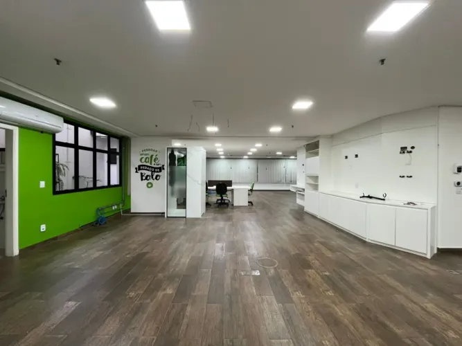 Loja/SobreLoja Comercial com 05 Banheiros, Climatizada localizada no Centro - Limeira/SP
