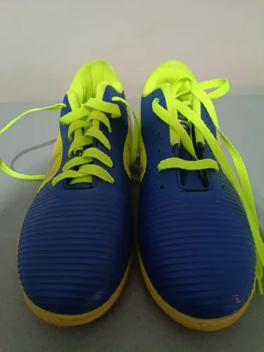 Vendo chuteira de futsal nova