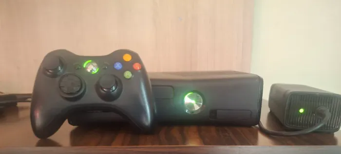 XBOX 360 SLIM 500GB COM KINECT