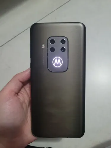 Motorola One Zoom