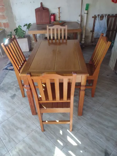 Mesa com cadeiras