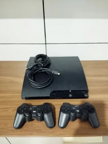 VENDO PS3 SLIM 1TB DES#BLO$QU&*ADO + JOGOS INSTALADOS + 2 CONTROLES