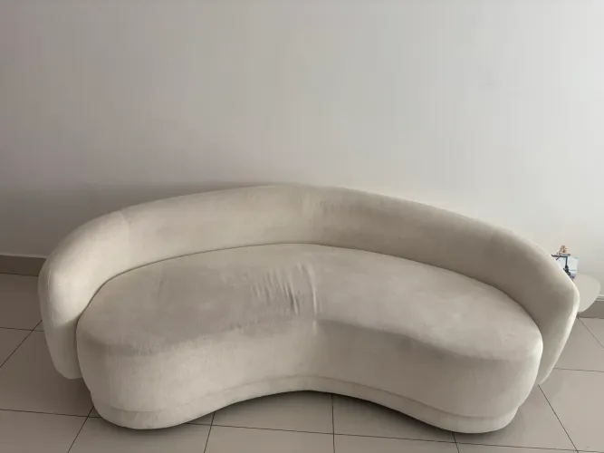 Sofá curvo branco
