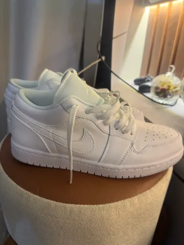 Tênis Air Jordan 1 Low Branco - Estilo e Conforto Premium  ? 