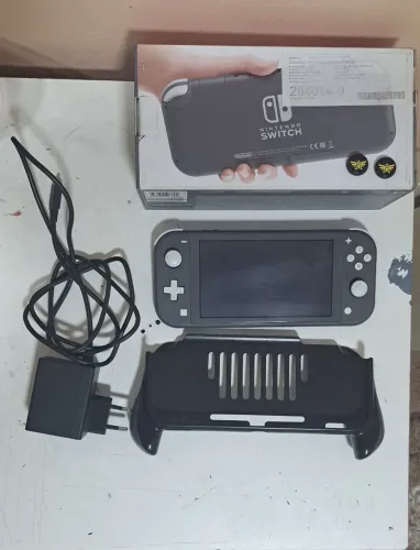 Nintendo Switch Lite(danificado)
