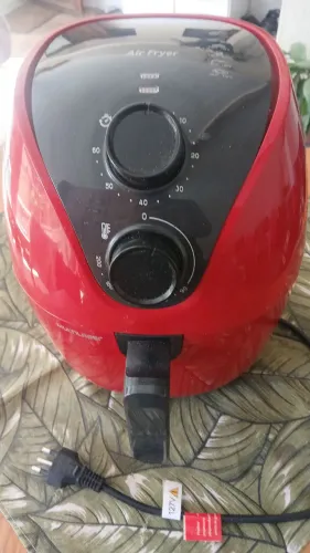 Air fryer multilaser vermelha na caixa