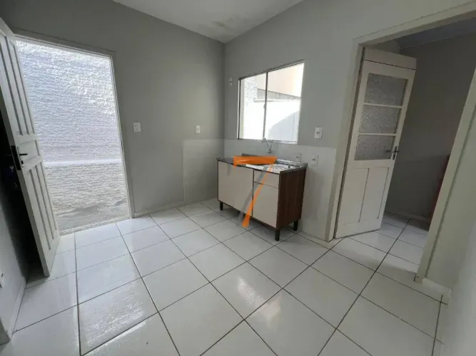 Casa com 2 dormitórios para alugar, 60 m² por R$ 2.400,01/mês - Estreito - Florianópolis/S