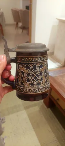 Caneca entiga para decoração