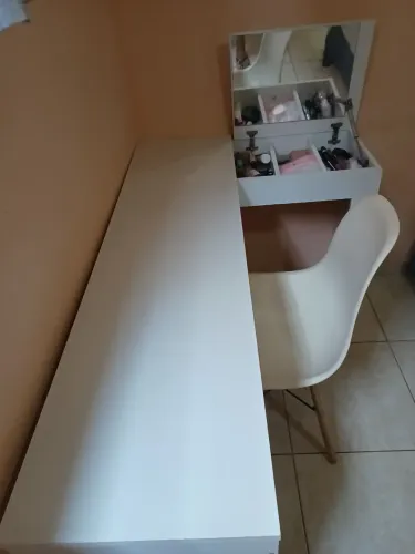 Escrivaninha com cadeira