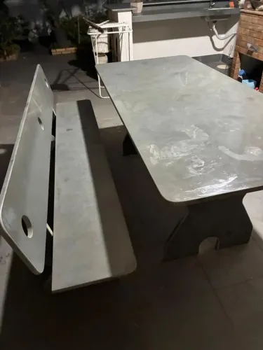 Mesa de em ardósia polida