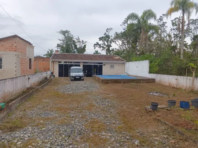 Vende se casa na praia de coroados Guaratuba Pr. 