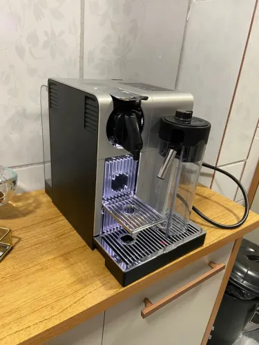 Cafeteira Nespresso Lattissima Pro