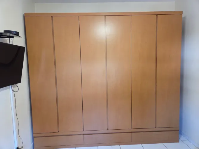Guarda-roupa 6 portas