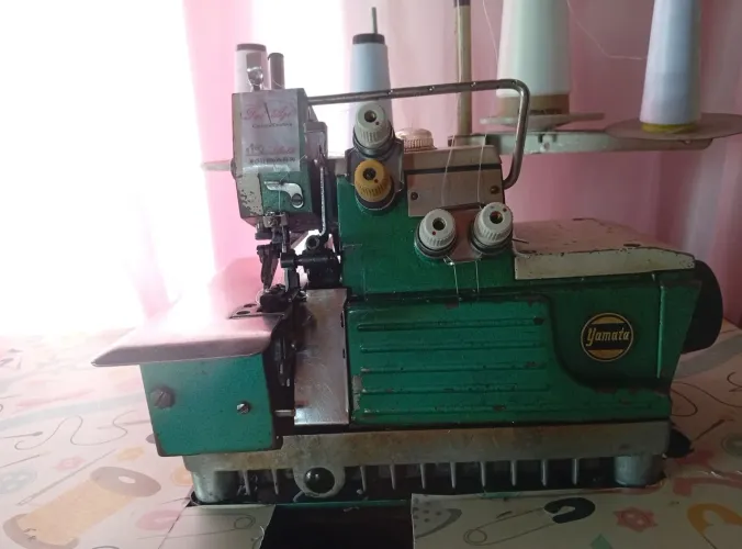 Máquina overlock 4 fios 