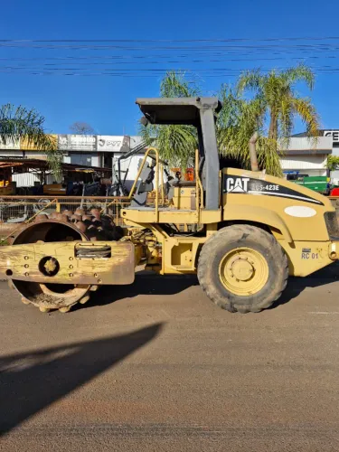 Rolo compactador Caterpillar CS-423E ano 2004