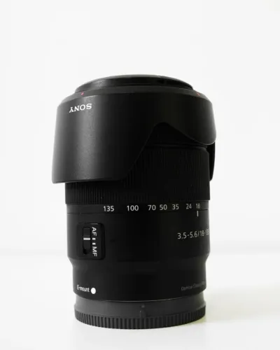 Lente Sony E 18-135mm F/3.5-5.6 Oss