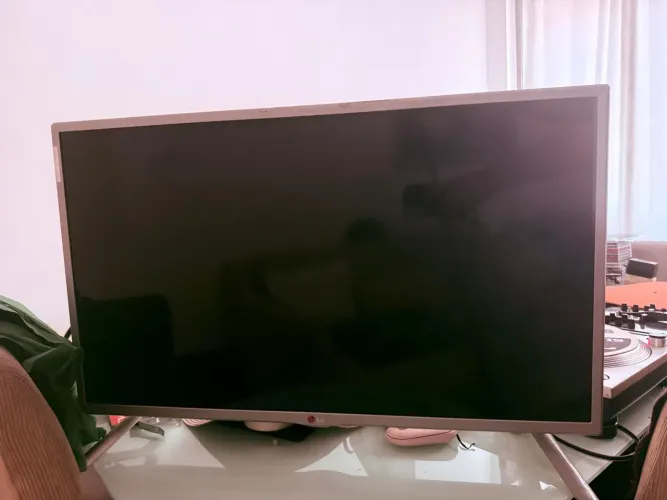 Tv LG 32 polegadas com defeito 