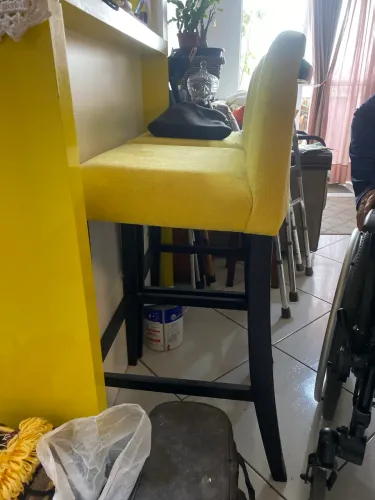 Cadeira estofada para bancada