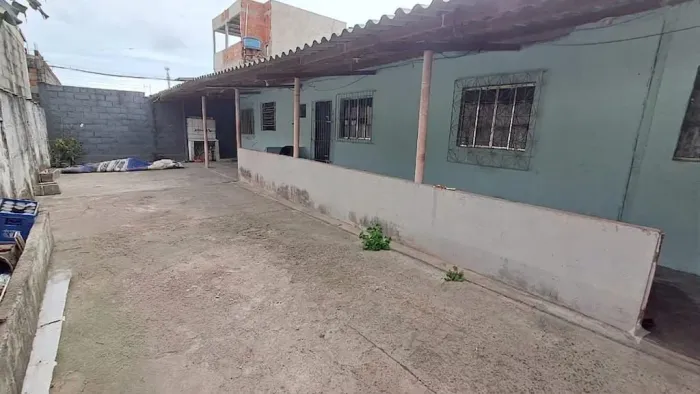 ALUGO CASA COM 2 QUARTOS, QUINTAL E GARAGEM, TUDO INDEPENDENTE.