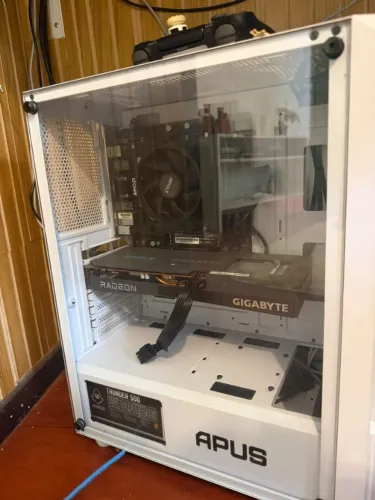 PC GAMER RYZEN 5 5600 + RX 6600 