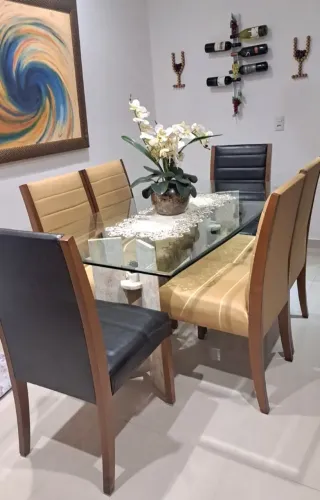 MESA DE JANTAR COM BUFFET EM MADEIRA 