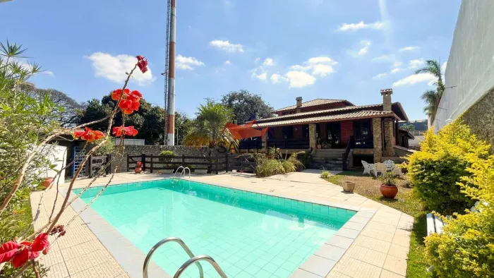 Casa, 6 quartos, 3 suites, 10 vagas