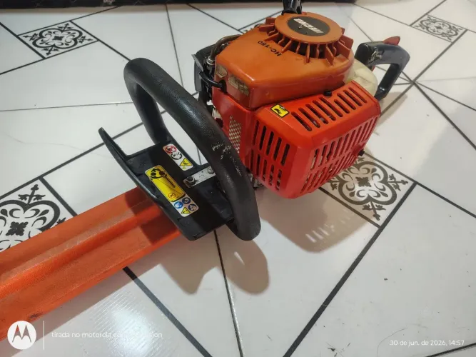Operador de cerca viva á gasolina HC-150