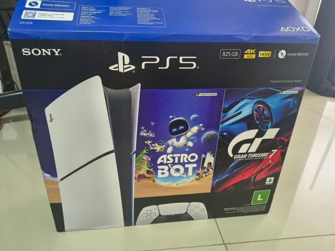 PSN 5 Mídia Digital 825 GB  Novo  1 Mês de uso na garantia.