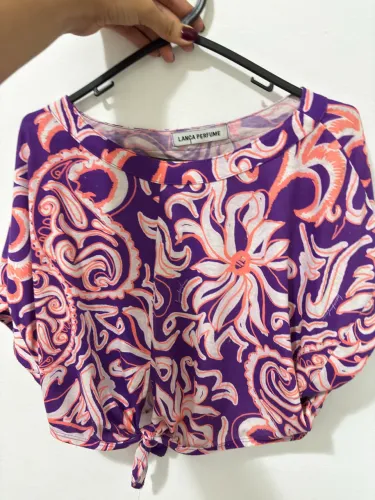 Blusa lança perfume M