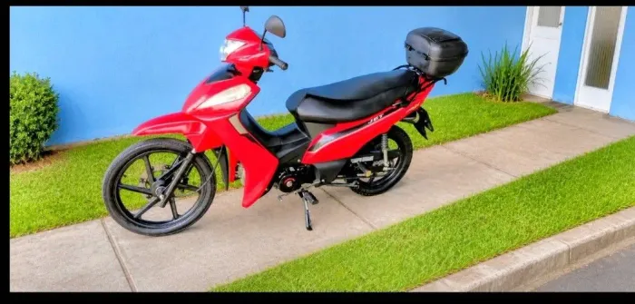 Moto boa pro dia dia muito econômica