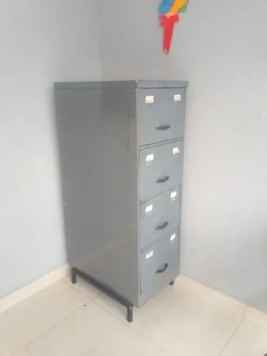 Armário de aço multiuso