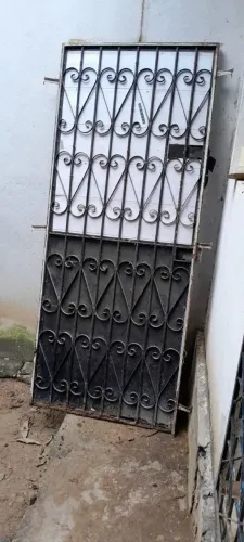 Porta e janela de ferro