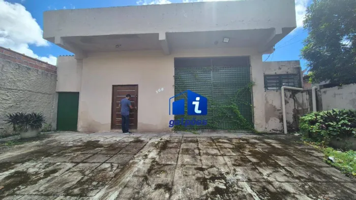Galpão com 250 m² mais área Livre em Afogados, Recife - PE.