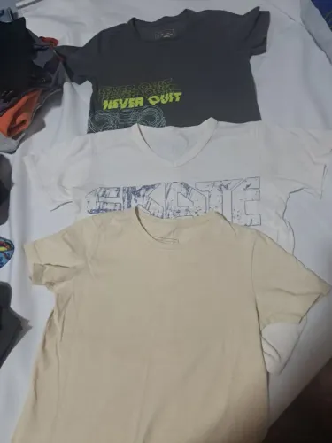 Vendo roupas de meninos 40 peças seminovas