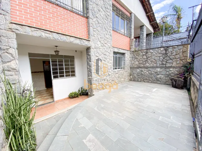 CASA 2 QUARTOS COM 1 VAGA NO BAIRRO DOM CABRAL