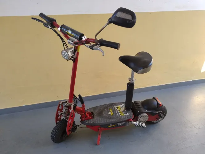 Scooter elétrica Two Dogs 1000W Usada/semi-nova