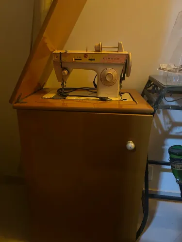 Máquina de Costura Singer Facilita 248 + Gabinete Original