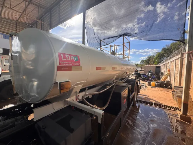 Tanque Pipa Agua Potavel 8.000 litros em estado de novo