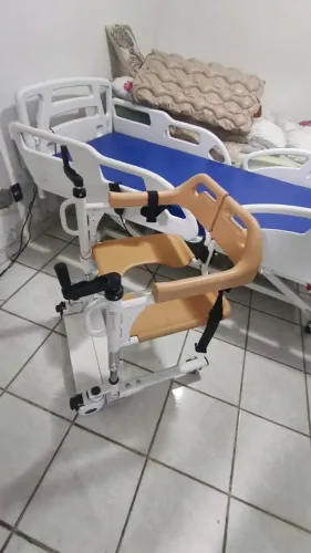 Cadeira de Transferência com Regulagem de Altura - Volta Redonda