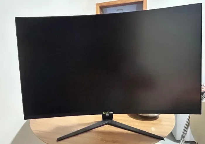 Monitor gamer curvo 1440p 144Hz
