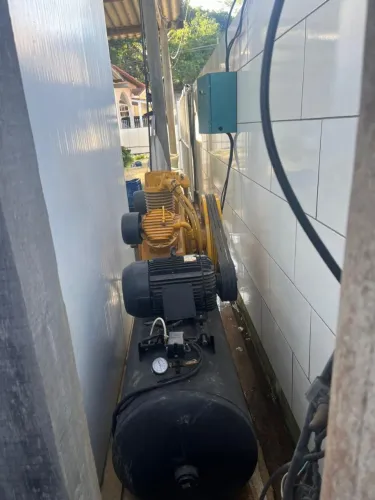 Compreensor trifasico 60 pes 425 litros 3 cilindros pistões