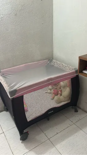 Chiqueirinho com colchão para vender semi novo sem marcas de uso?